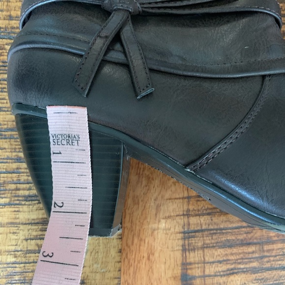 Boots - Picture 6 of 7